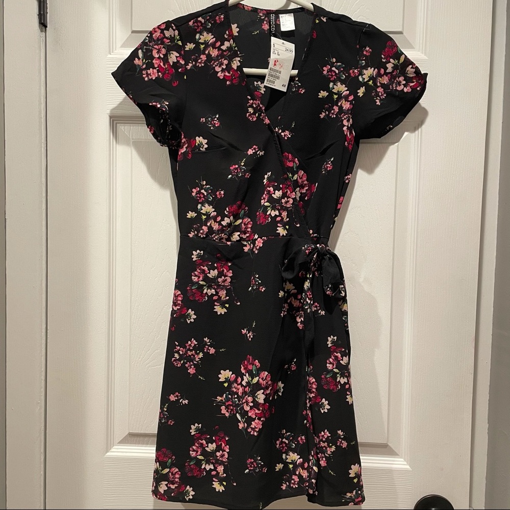 H&M- Floral Snap-Front Closure Dress- SIZE US 2